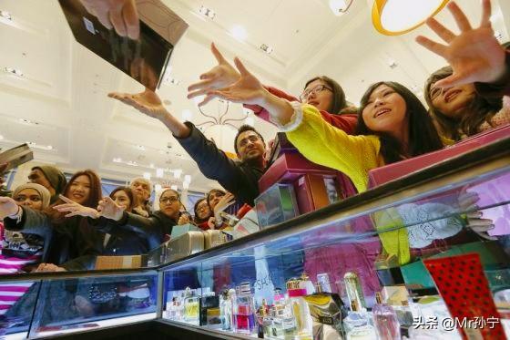 被现在年轻人的消费观吓了一跳！昨晚，和几个00后聊天，他们透露了几个现象，让我很