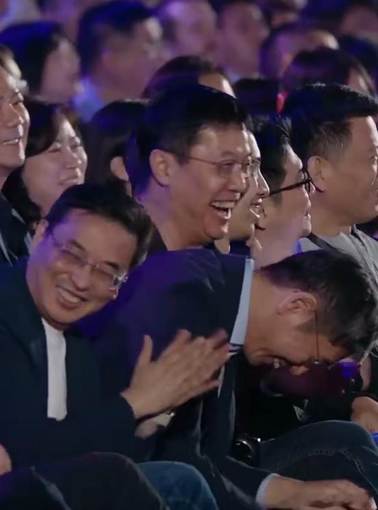 卢总笑嘻了 ​​​