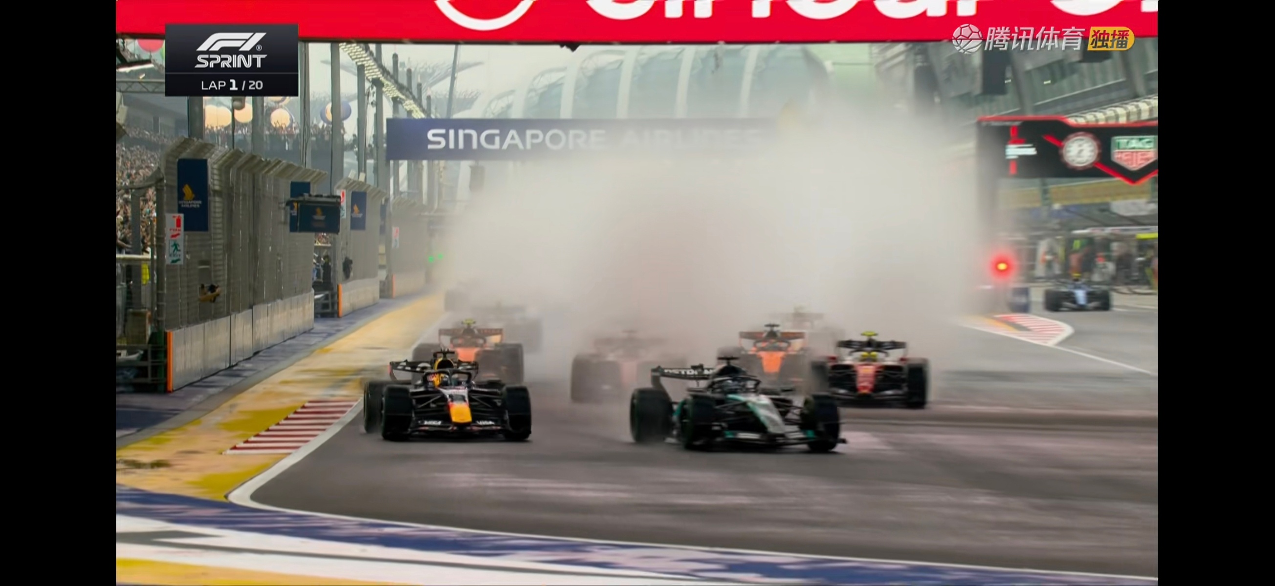 哇哦！拉塞尔起步出色！然后就，悲剧了……F12026F1新加坡大奖赛 ​​​