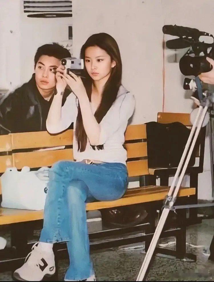 刘亦菲和朱亚文竟然是同学 ​​​