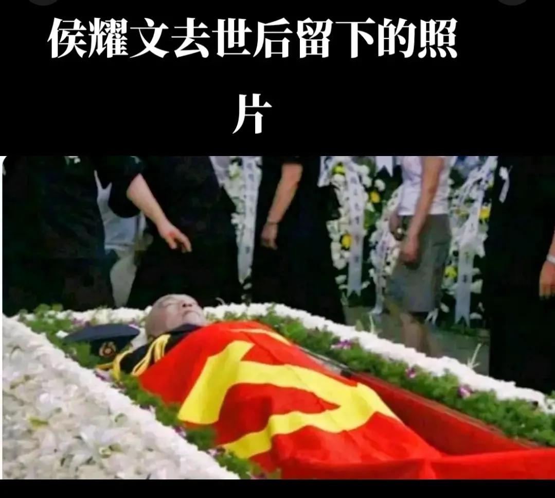 侯耀文去世后，他的遗容照引起了关注。侯耀文在相声界的地位不言而喻，他曾经说过：“
