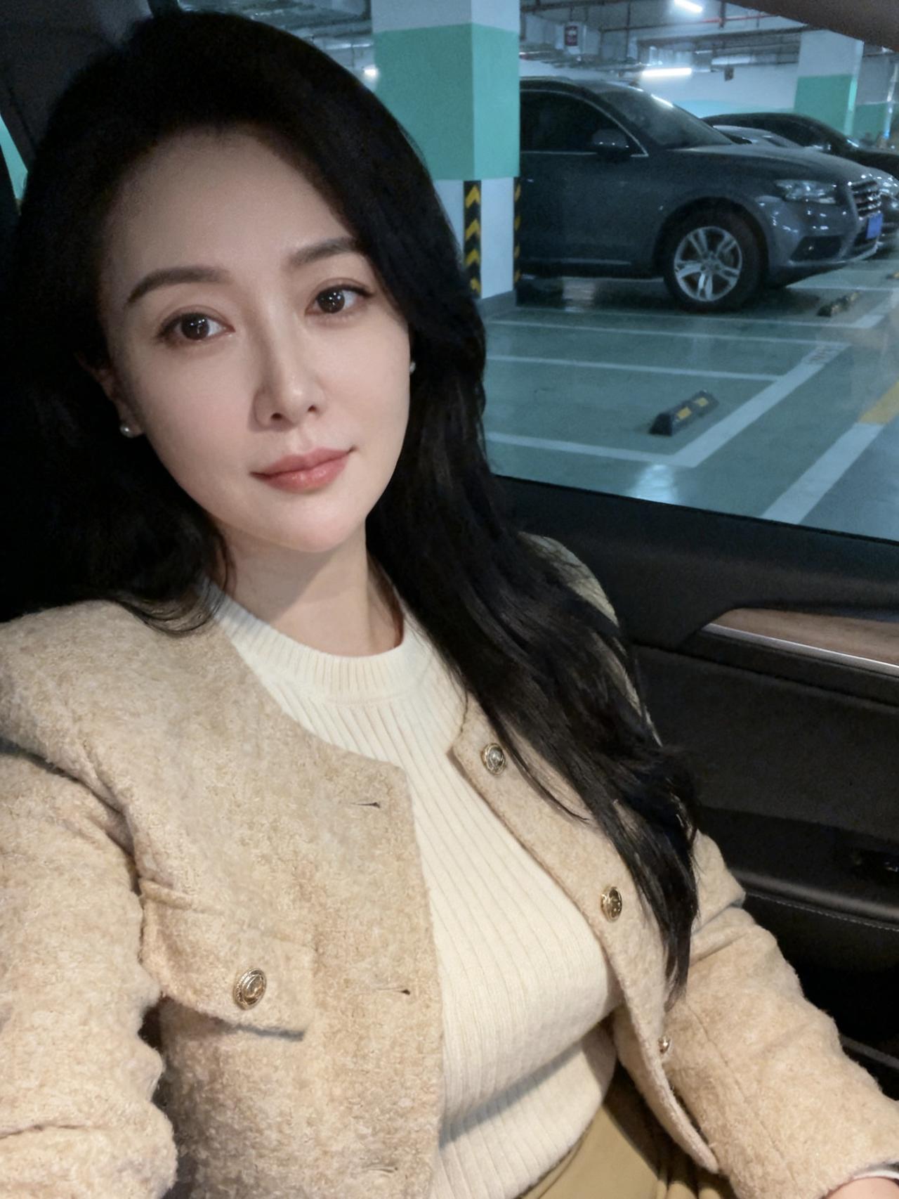 忙忙碌碌又是一天，收拾心情，放着自己喜欢的音乐。

我喜欢一个人的独处，放下一天