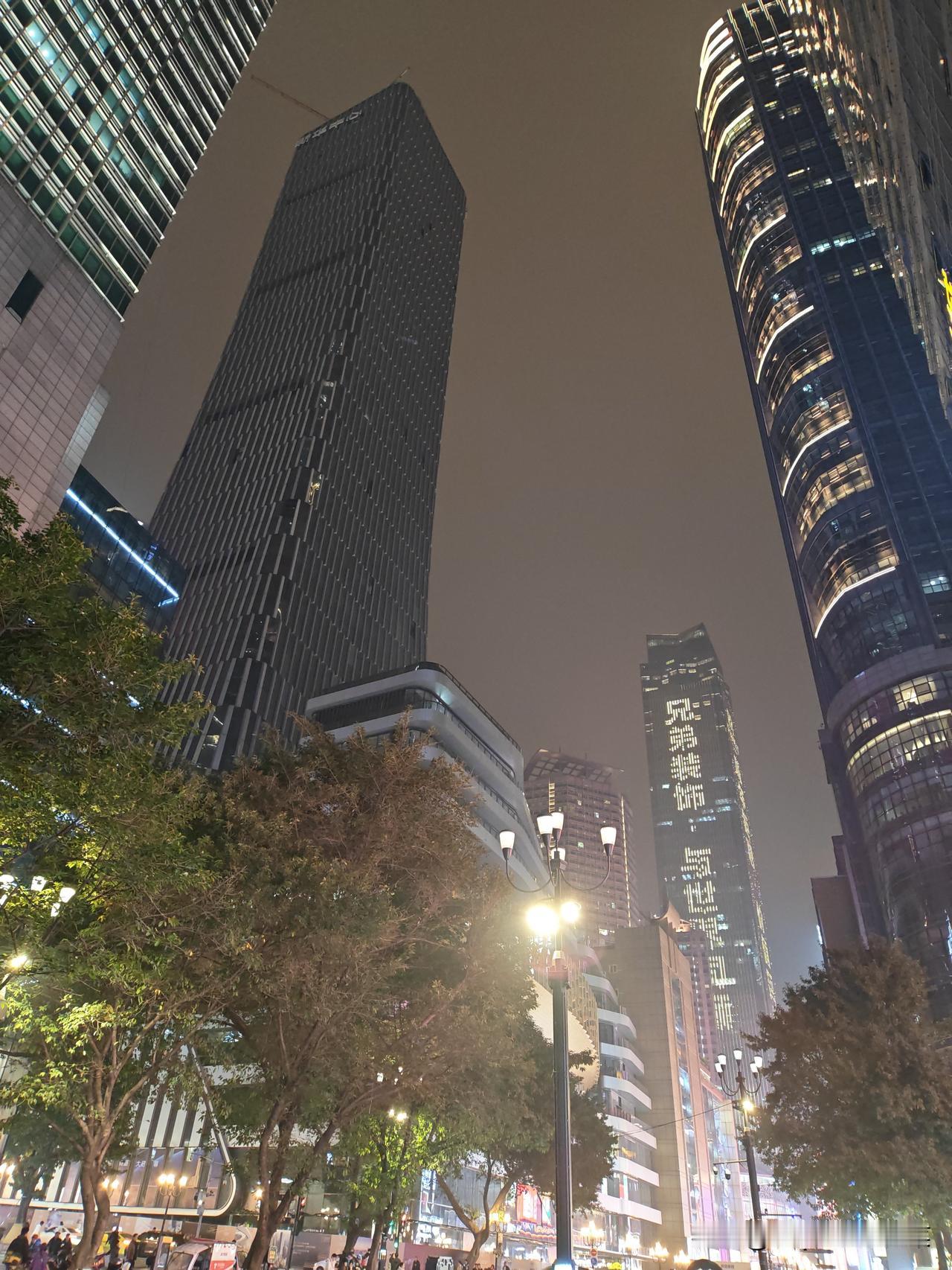 随手拍一张城市地标打卡照片 拍一张你的城市美景 分享一张你手机里的城市美照 阴雨