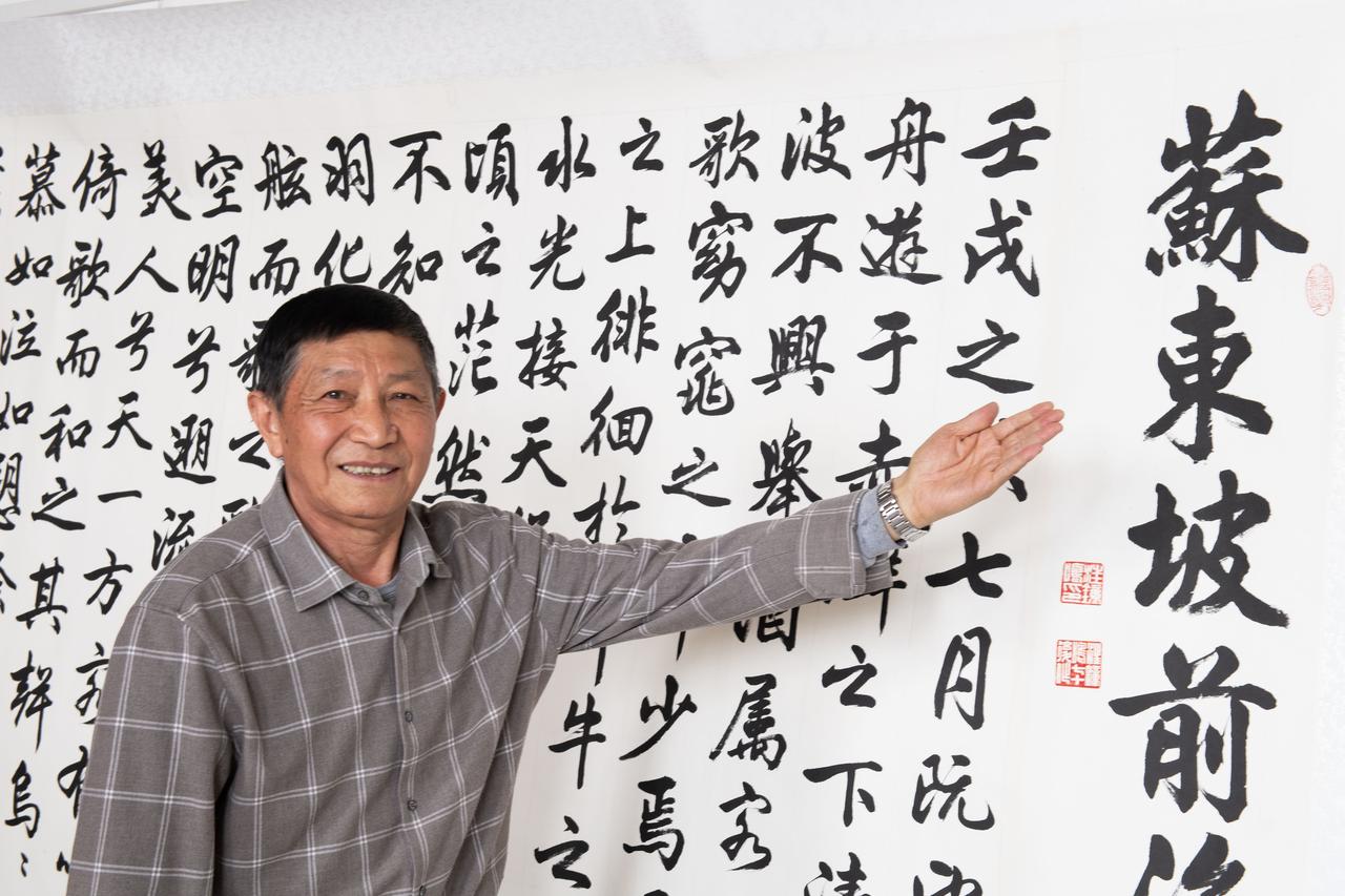 展现人与自然和谐共生的历史文化瑰宝
汪钟鸣书法长卷问世
著名书法家汪钟鸣先生以行