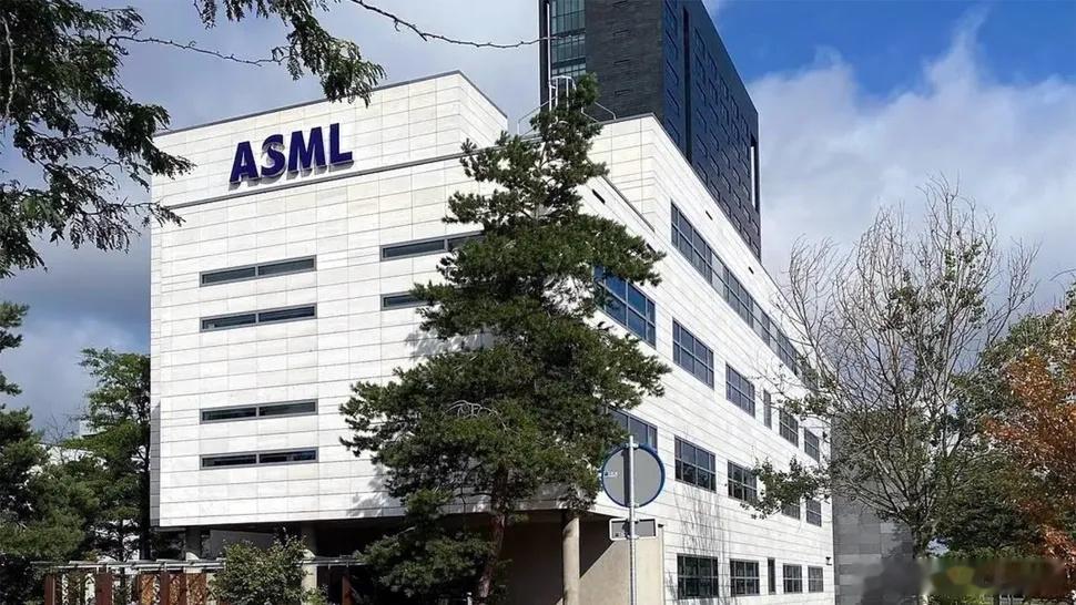 据彭博社报道，欧洲市值最高的企业阿斯麦（ASML Holding NV）的一名高