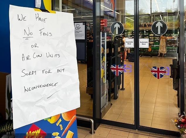 英国民众疯狂抢购空调，由于六月高温纪录再次被打破，气温飙升至36.4摄氏度，英国