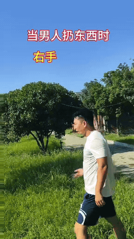 有没有明白人说一下，为什么右手扔东西像武松，左手扔东西像文松？[思考]