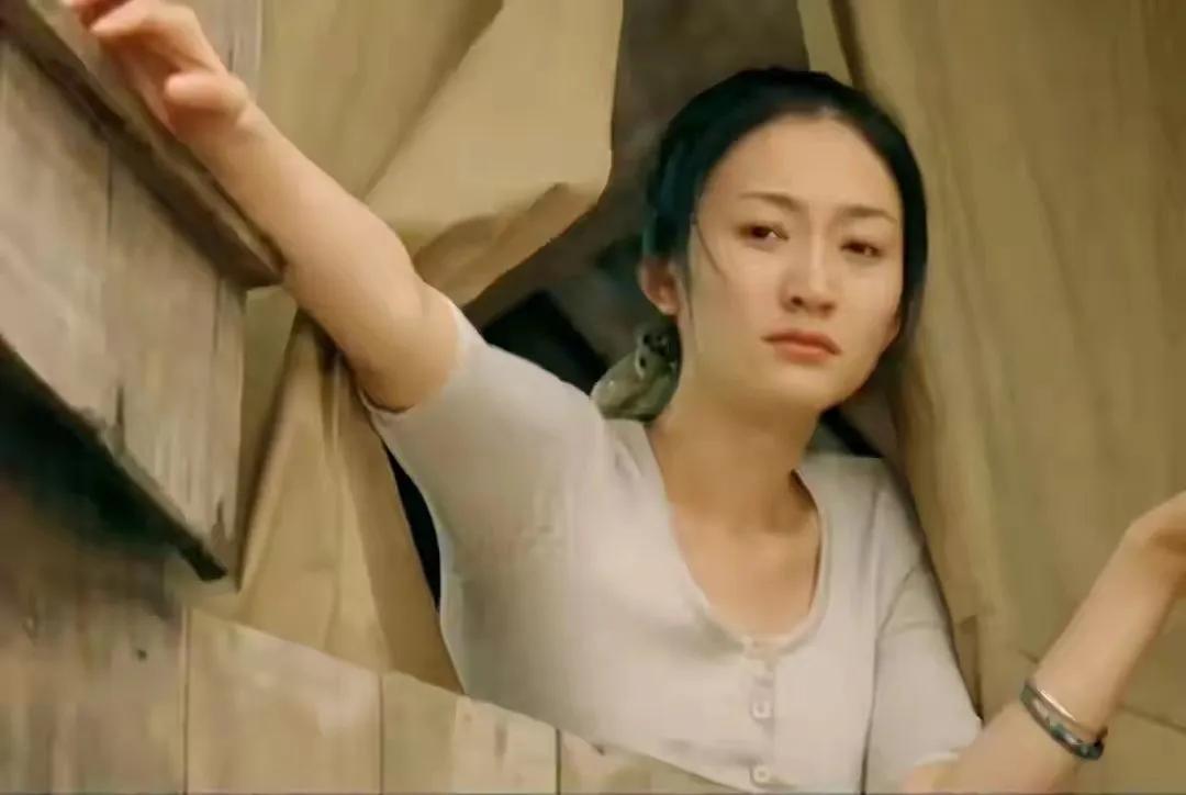 李小冉年轻时候的照片，看起来和现在没差多少呀！难怪说她是不老女神，而且天生的冷白