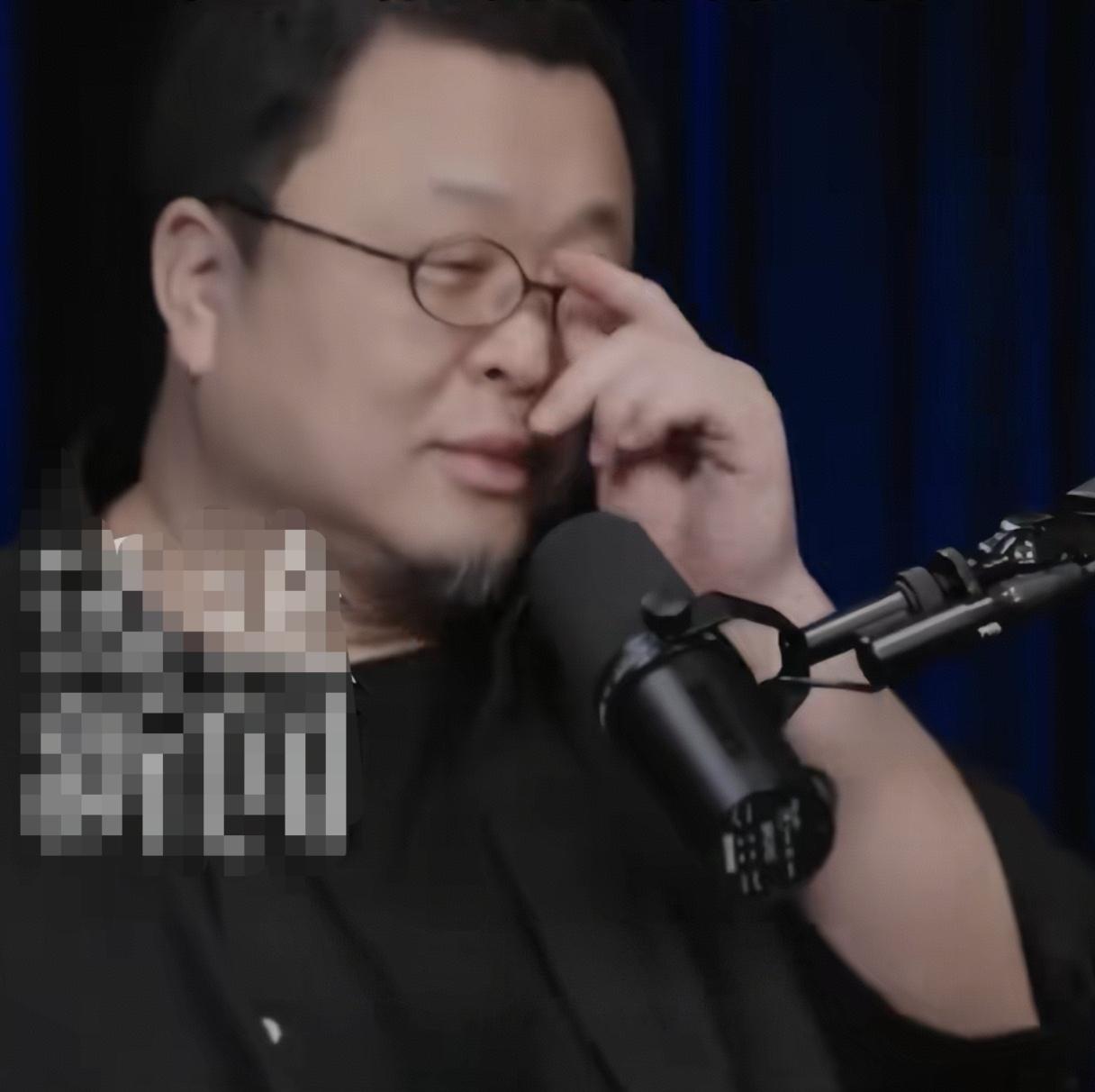 李想说起自己的老婆孩子，
对面的罗永浩的表情看起来什么都没说，
实际上又好像什么