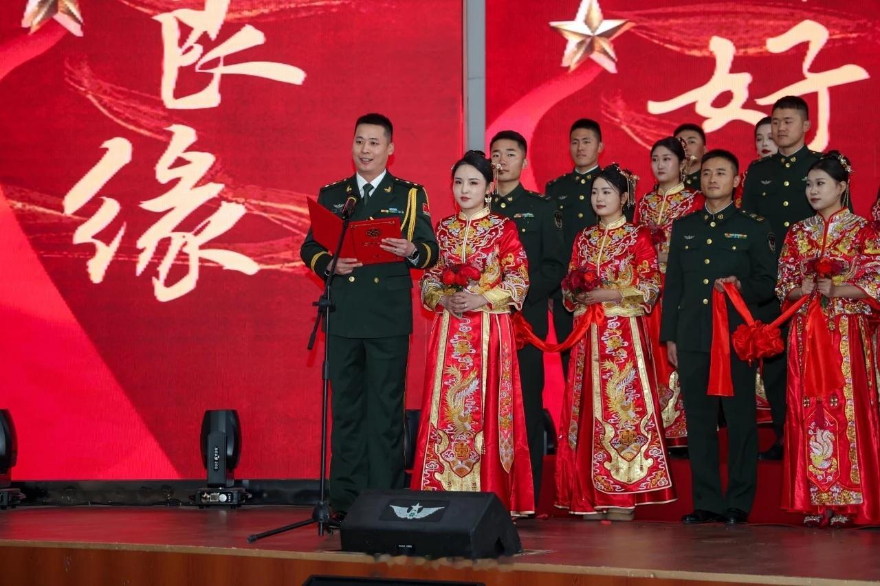 迷彩军恋[超话]  浪漫与忠诚交相辉映，誓言与信仰紧密相连。来源：光荣e家 