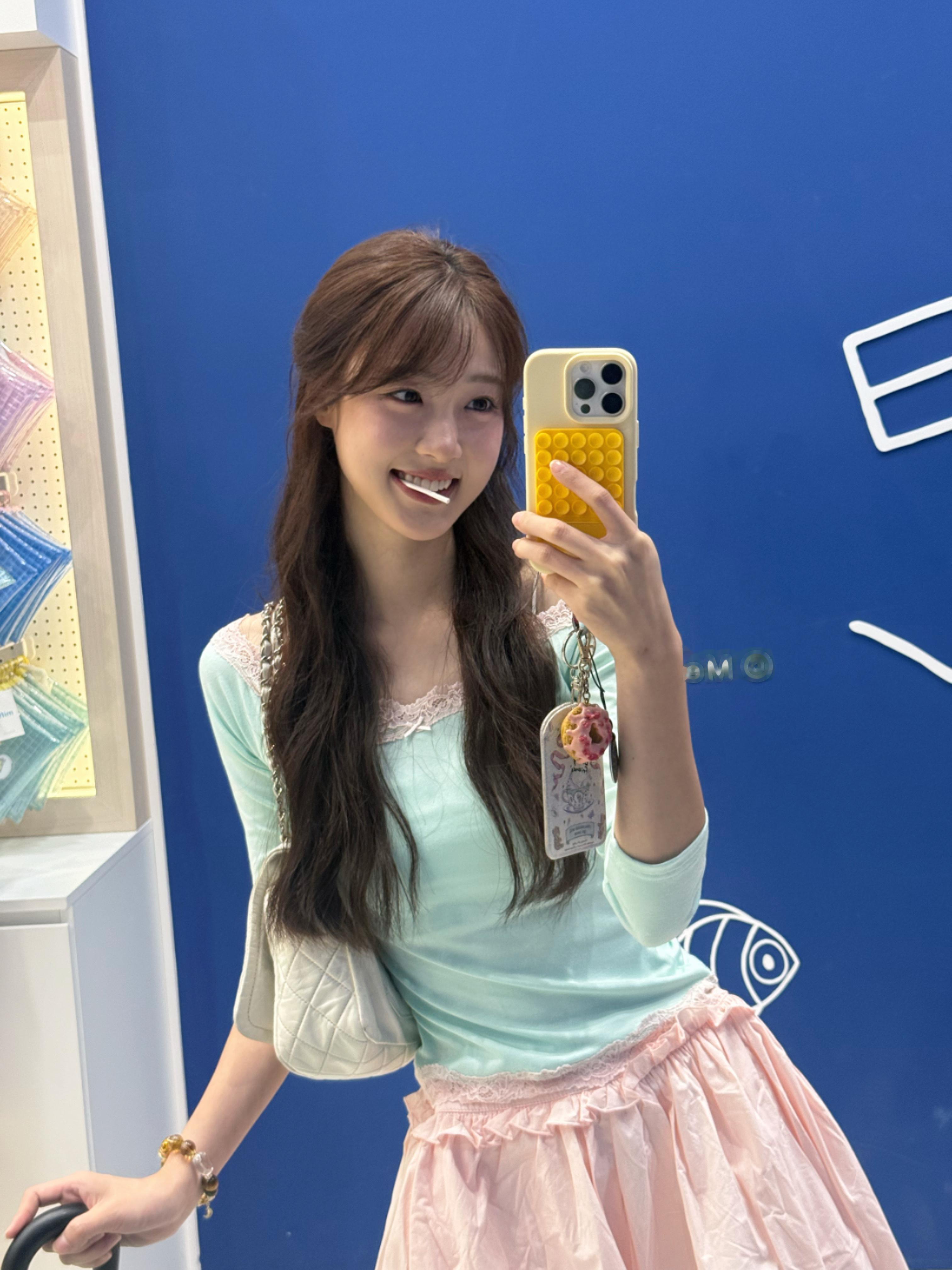 她真的好可爱…… ​​​