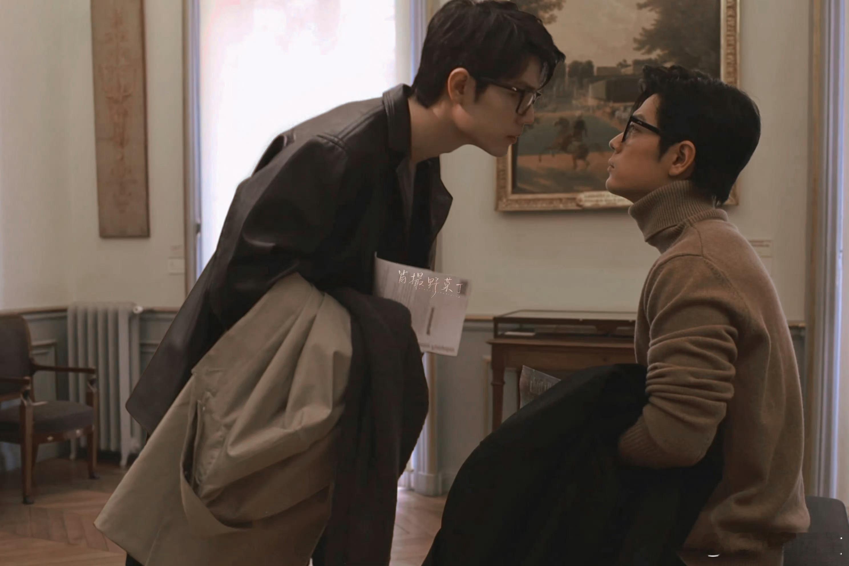 私信里一个朋友投稿了一些据说是不太常见的帅哥照片，那就一起来看帅哥吧肖战