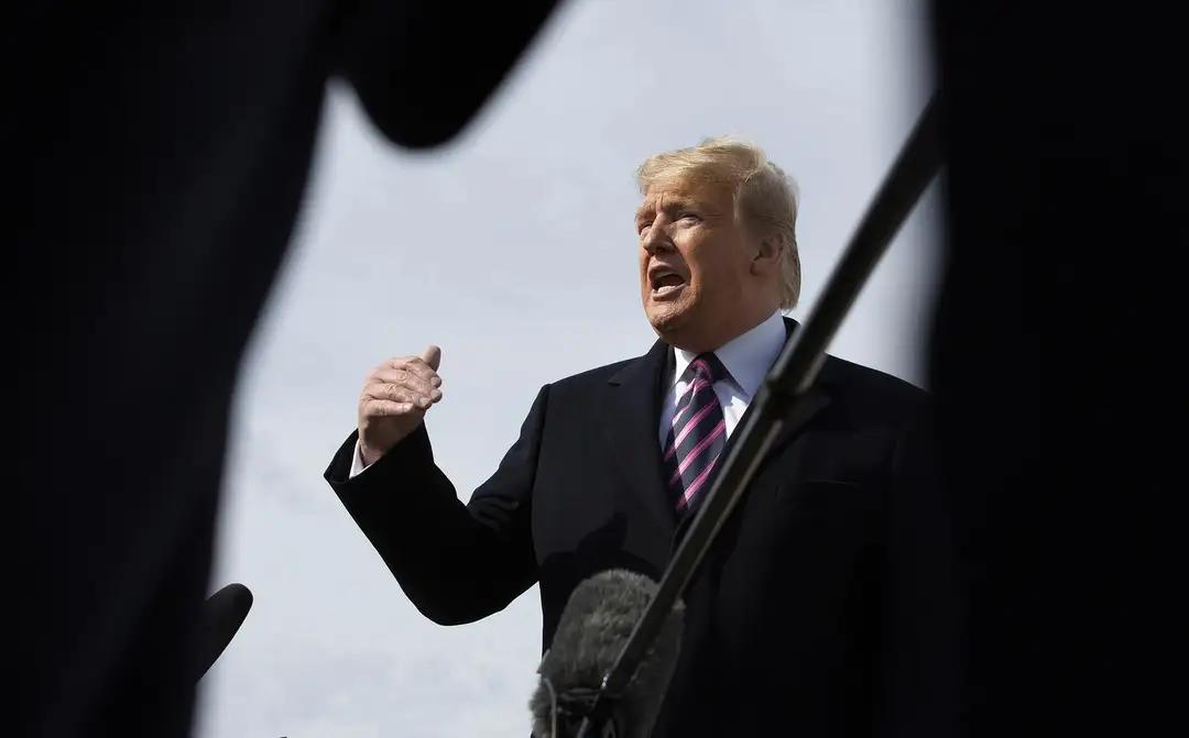 特朗普一方面威胁伊朗不能再造成游行人员伤亡，一方面继续煽动伊朗民众继续走上街头，