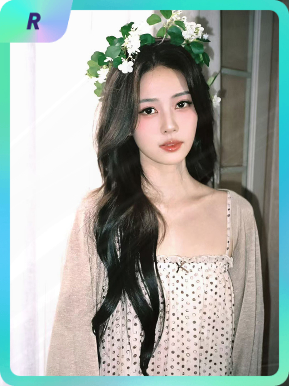 白鹿 集卡互助ing~送你一张“夏日妍妍”R卡“超喜欢白梦妍”~速速来抢，手慢无