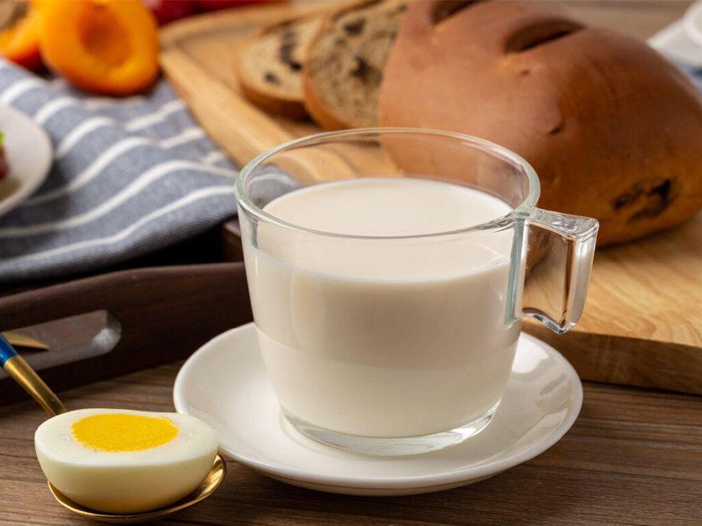 吃降压药不能喝牛奶？提醒：长期服用降压药，最好远离“6物”

“我这年纪，喝点牛