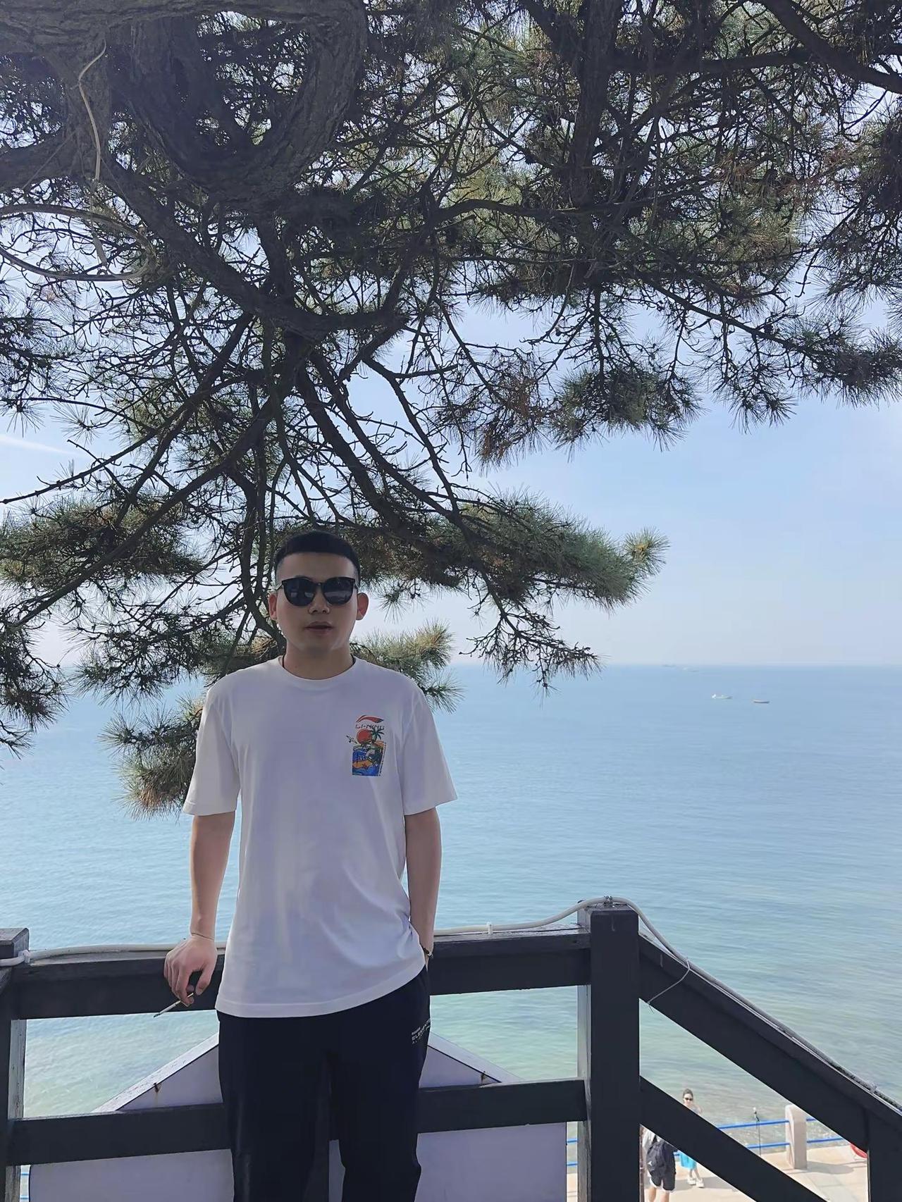 很难和老友解释 为什么后来总是销声匿迹  或许那场变故带走了我唯一的心气