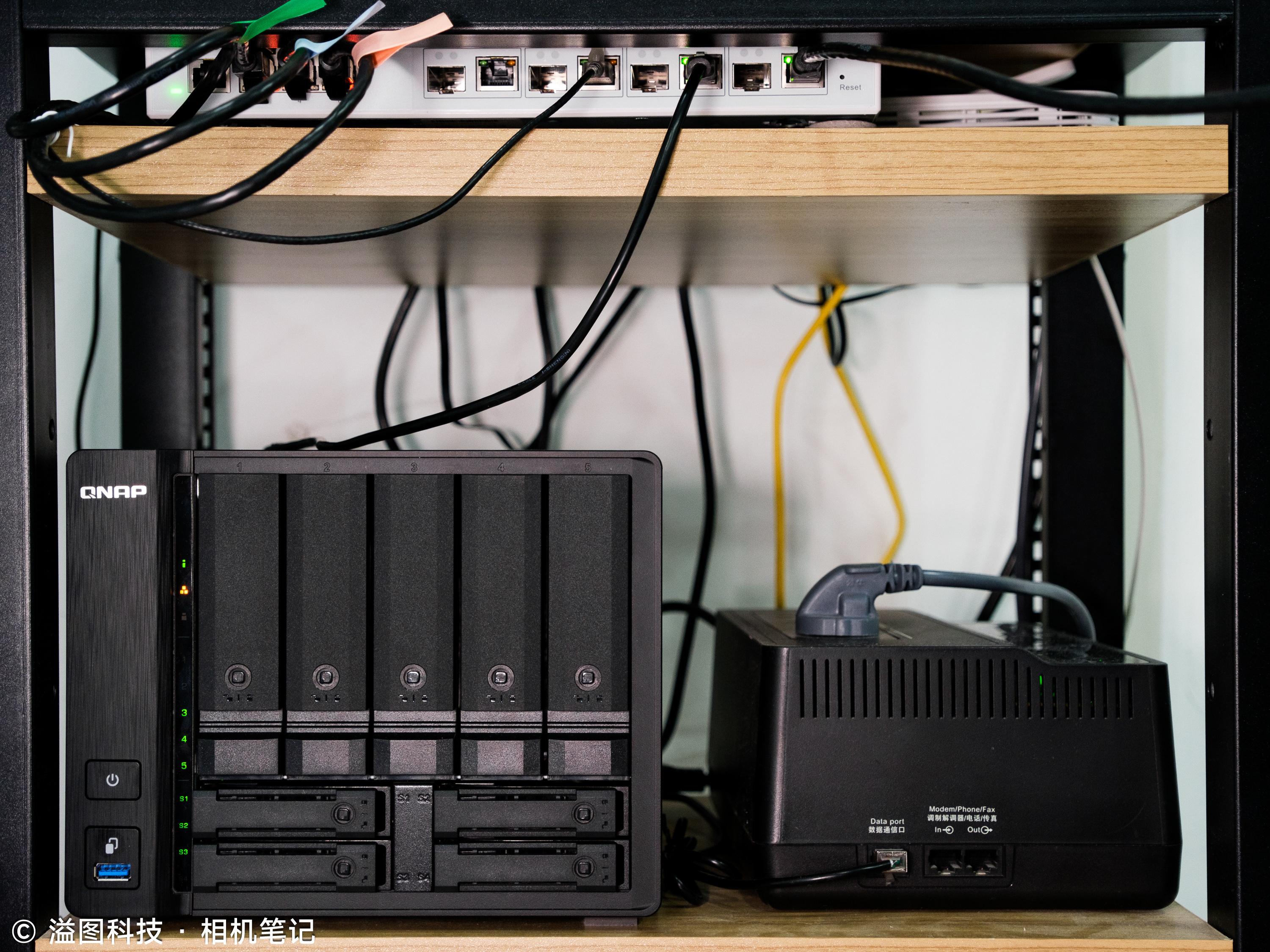 【什么是NAS？】NAS，其实就是网络附加存储器。有Docker、虚拟机的是NA