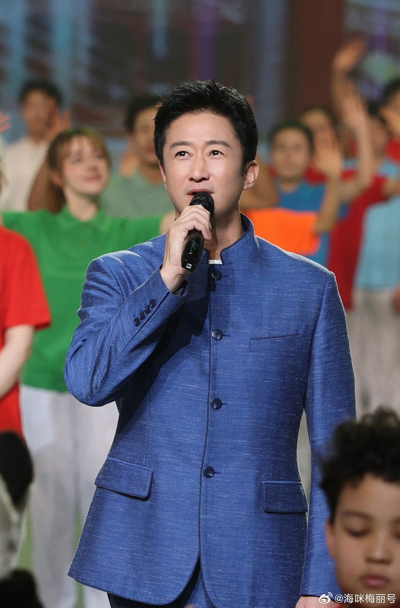 吴京 水肿 吴京最近活动状态明明超好，清爽又帅气，线下互动也特别接地气，情绪价值