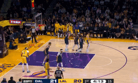 湖人第一粒三分，还得看詹姆斯！
北京时间1月18日，湖人与独行侠的比赛进行至首节