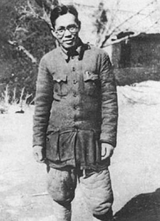 1947年，359旅主任刘亚生被俘，胡宗南叫来女部下：今晚拿下他！

柳眉走进审