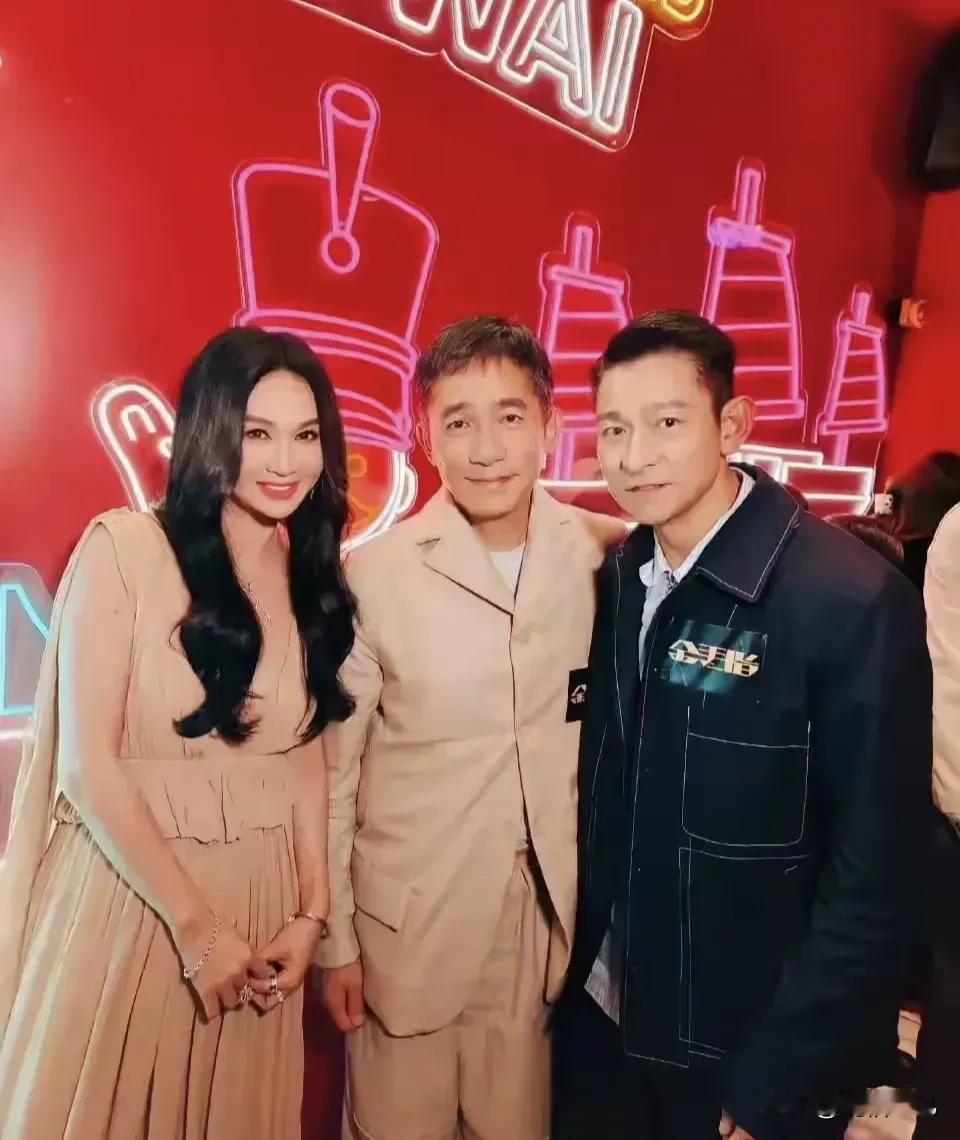 不得不说，娱乐圈，特别是对国内娱乐圈来说，真的是对大龄女星不太友好！

你看温碧