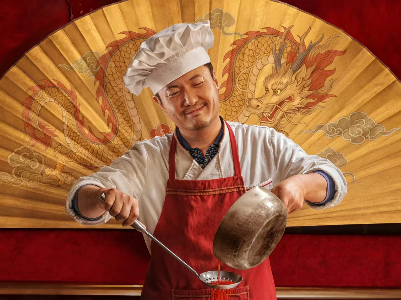 沈腾龙餐馆蹲满了老吃家期待值持续上涨！异国他乡的中华味道太有吸引力，许许多多老吃