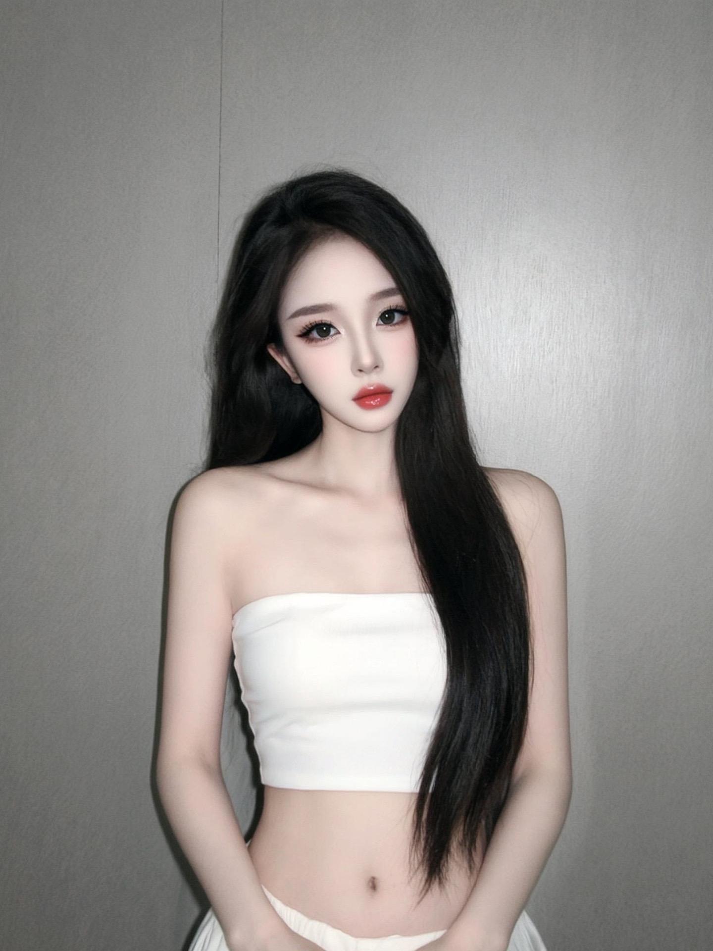 黑色系御姐穿搭 白色抹胸穿搭灵感 高级感人像 氛围感美女 纯欲天花板