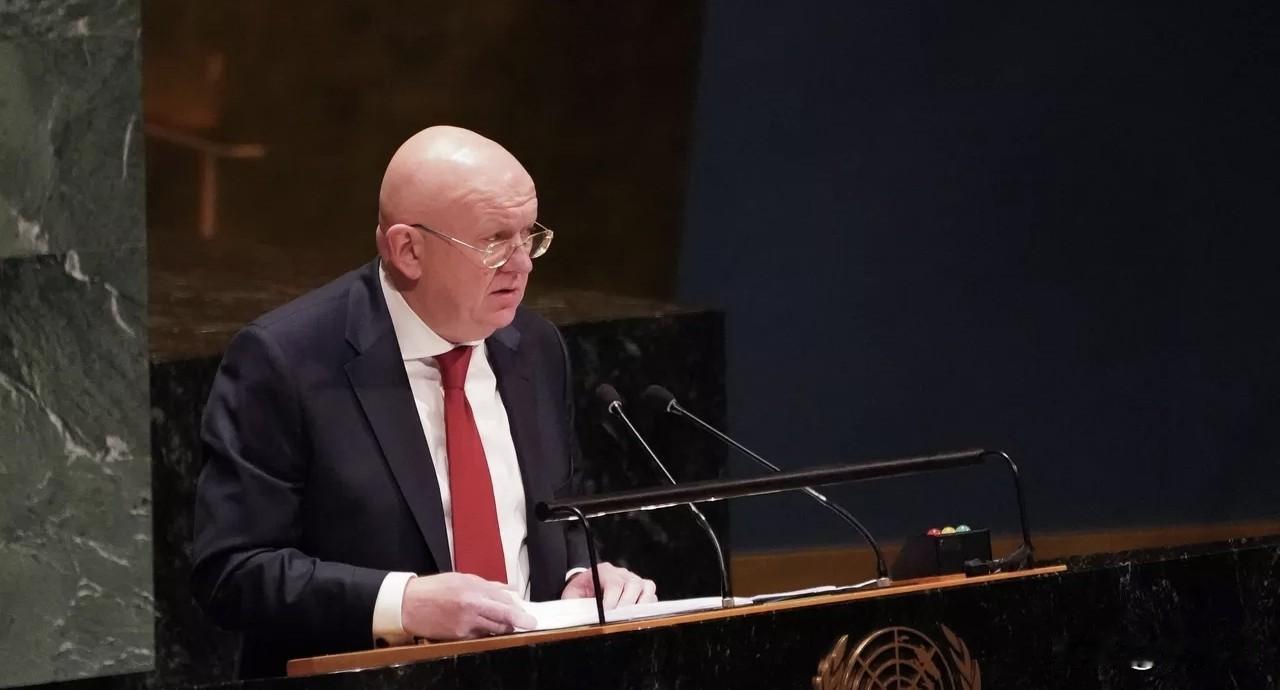 俄新社综合报道：当地时间1月13日，联合国安理会就乌克兰局势举行会议，俄罗斯常驻