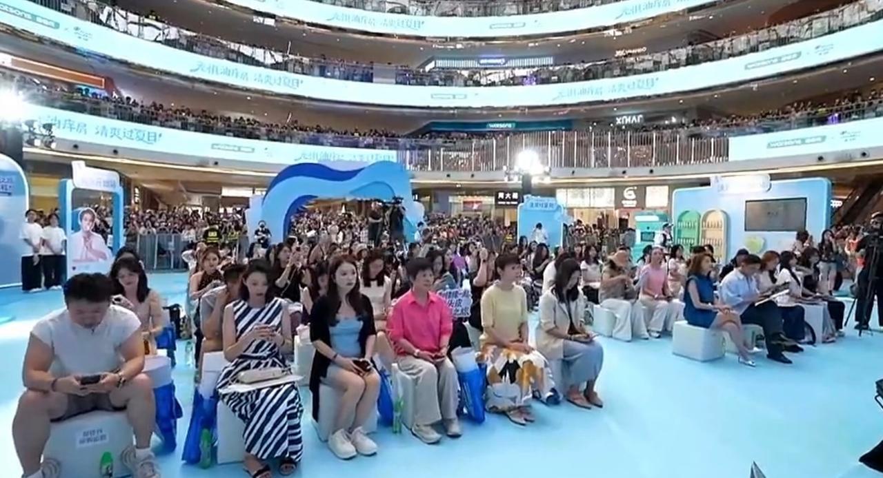 哦吼[酷]在直播里看到了王满楼的人山人海
王鹤棣海飞丝品牌合伙人 ​​​
