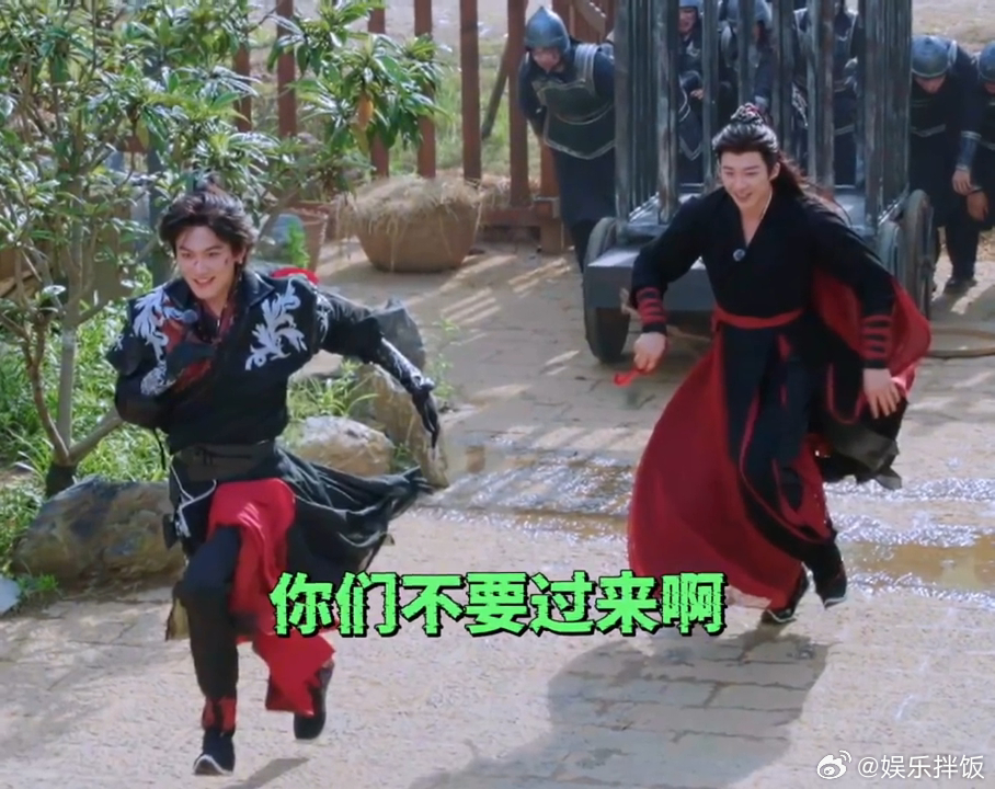 丁程鑫给刘宇宁支招刘宇宁周柯宇你们不要过来啊谁被这段大逃杀笑到又吓到！刘宇宁周柯
