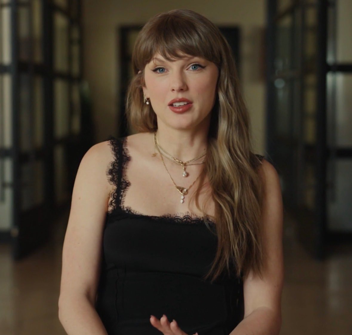 Taylor Swift在《NYT》采访中提到的歌曲：Our songLove 