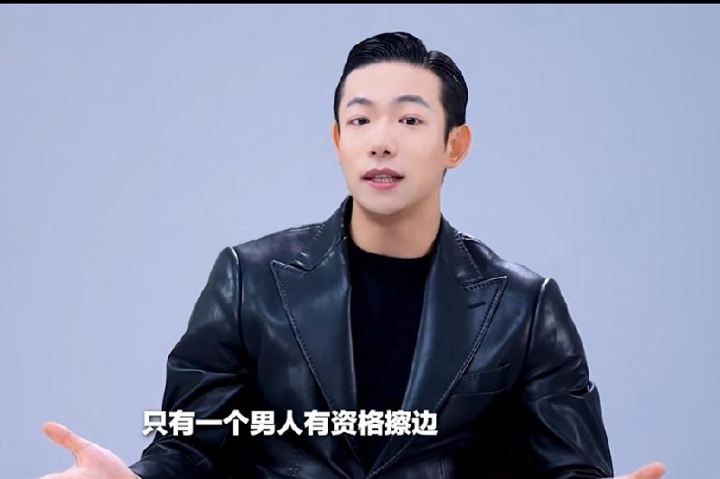葛俊逸的肌肉线条在他的脑海里，在拿到结果这条路上他勇敢，目标清晰，执行力一流。