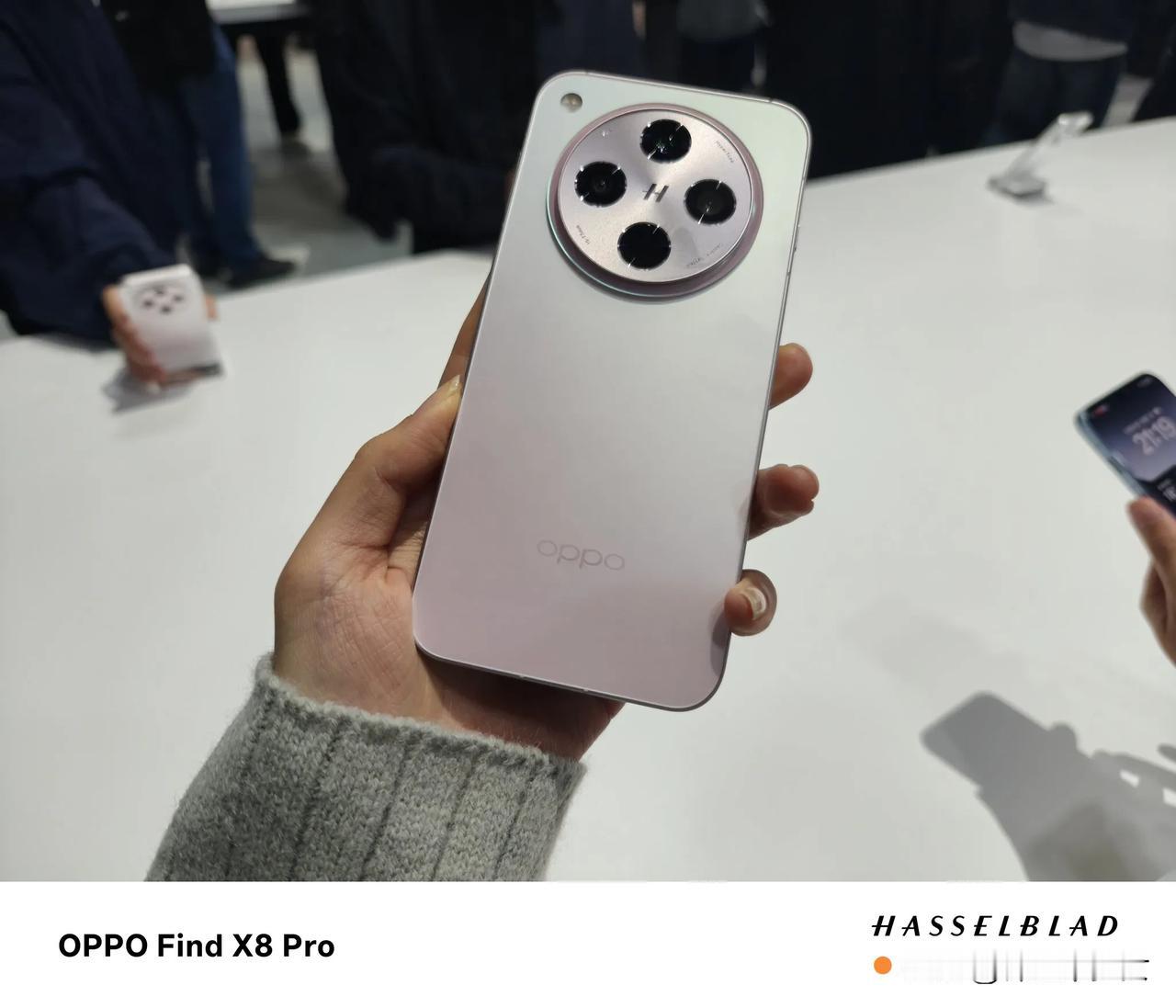 谁会不喜欢粉色的OPPO find X8呢？可惜Pro没有粉色