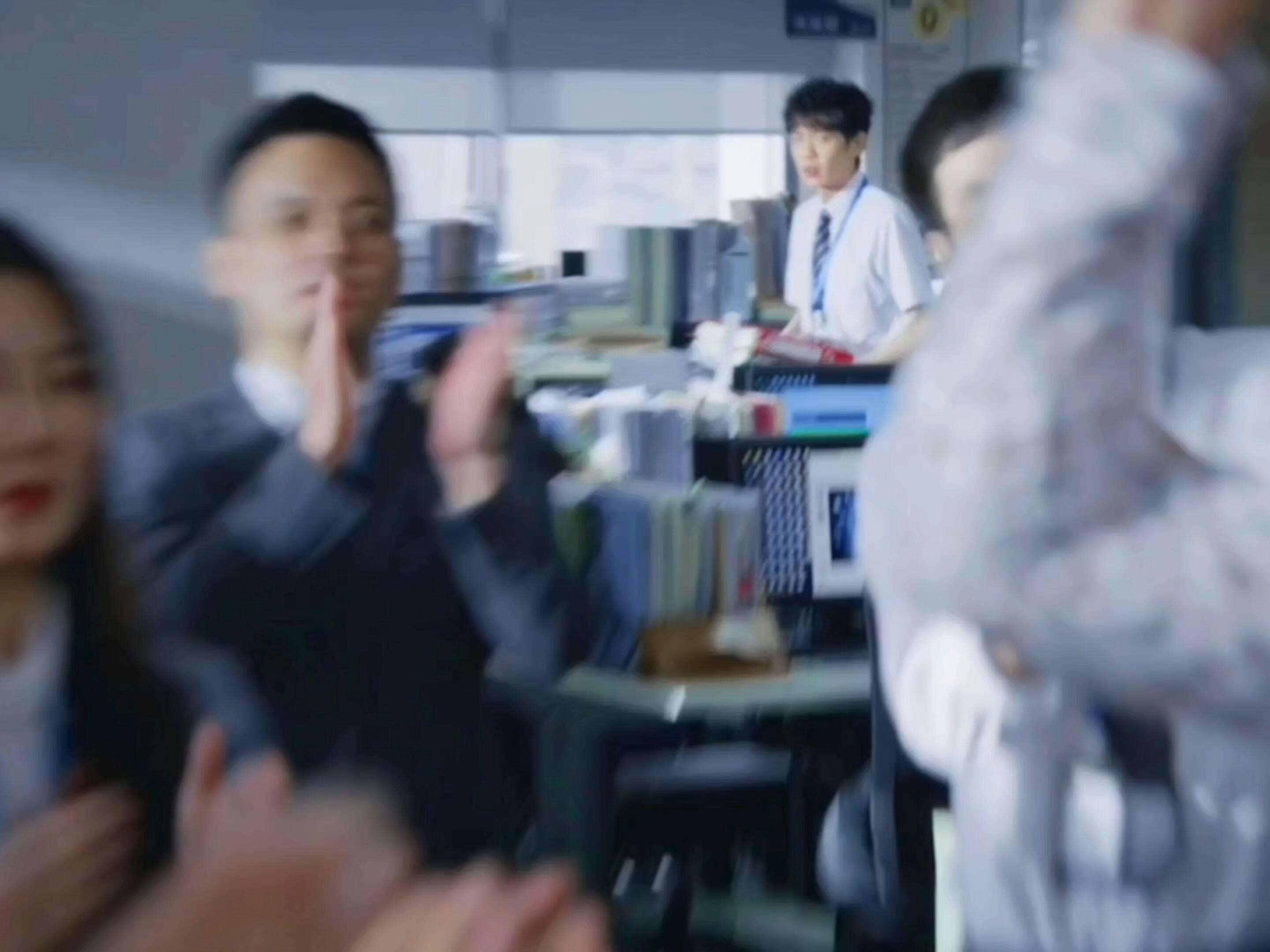 张若昀演职场新人好贴太有代入感了！张若昀细腻演绎刘奔的成长变化，新人时期满腔赤诚