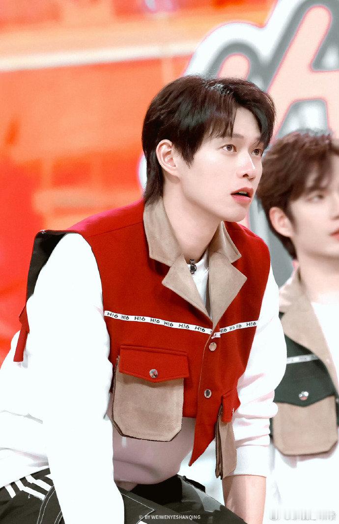 何炅选魏大勋最百搭旅游搭子 大勋的好性格在旅游这件事上体现得淋漓尽致，何老师都盖