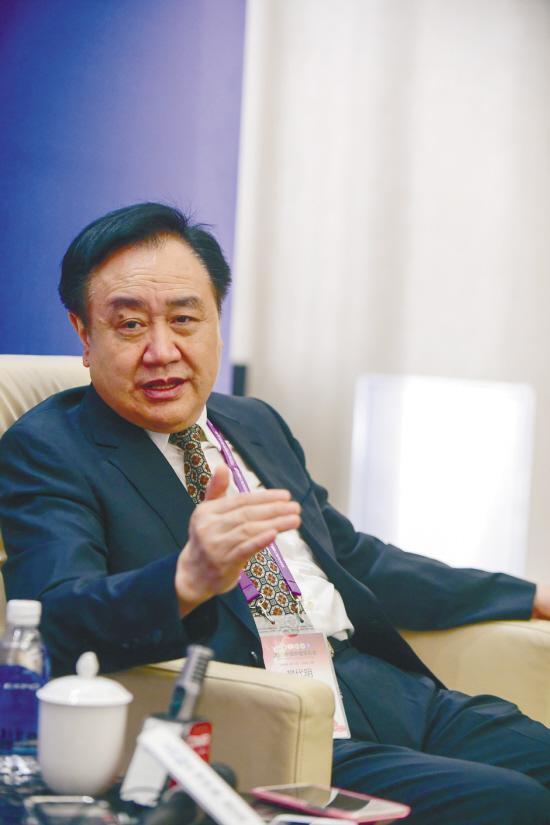 樊代明，1953年11月生于重庆，中国工程院院士，美国、法国、巴西医学科学院外籍