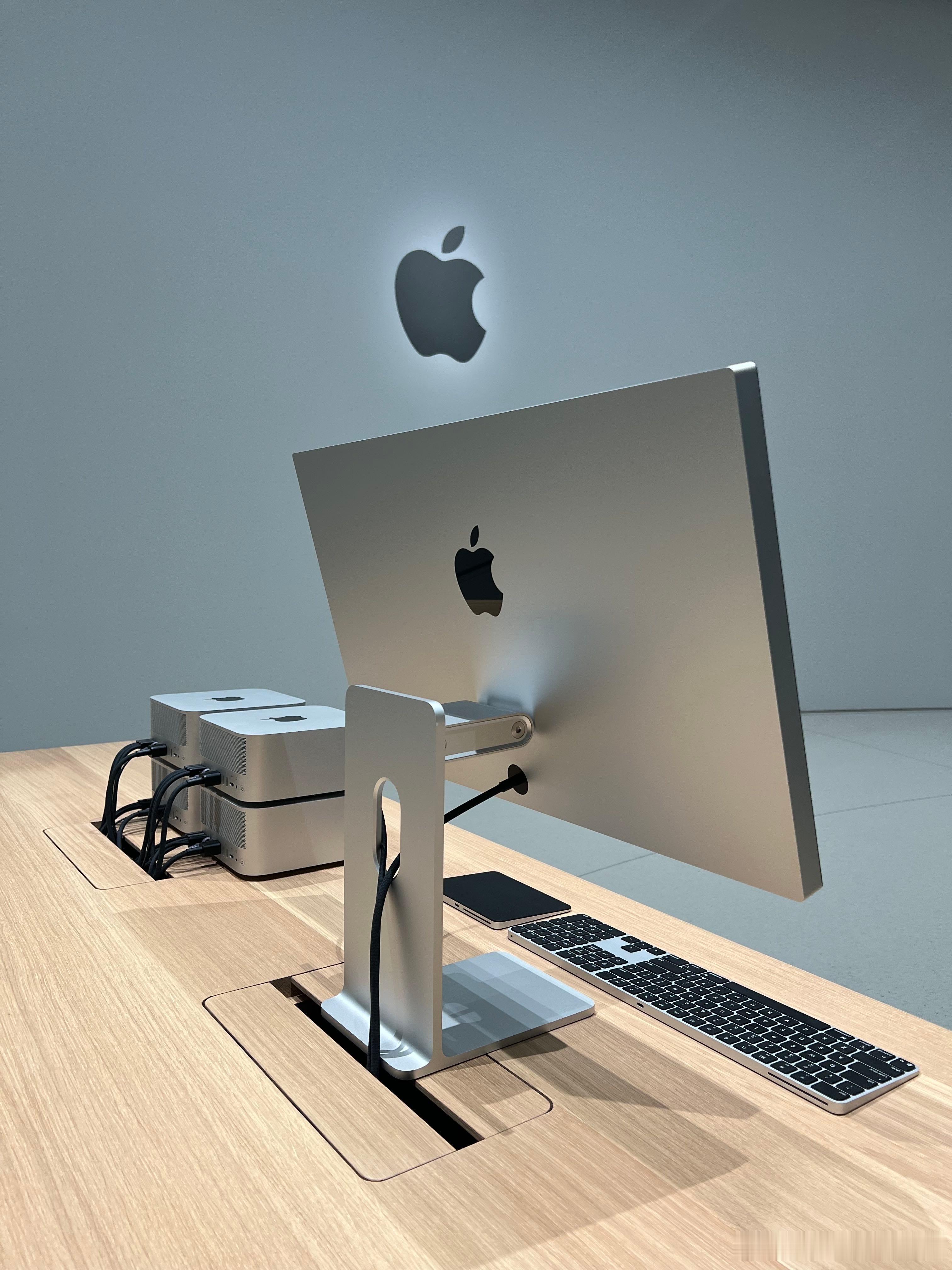LM Studio联合苹果用四台Mac Studio集群跑上万亿参数Kimi K