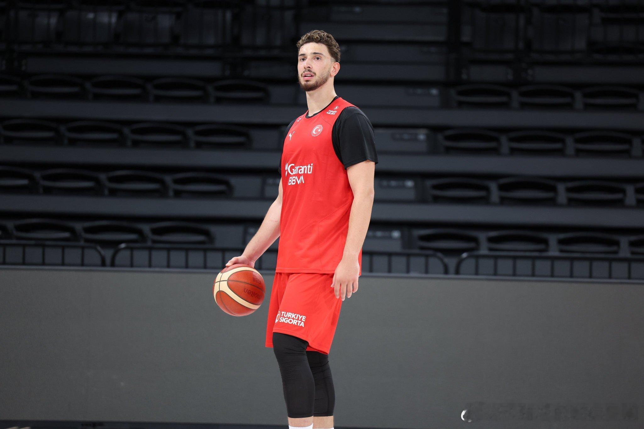 NBA[超话]  申京今天加入土耳其国家队🇹🇷第一场友谊赛将于明天举行，但阿