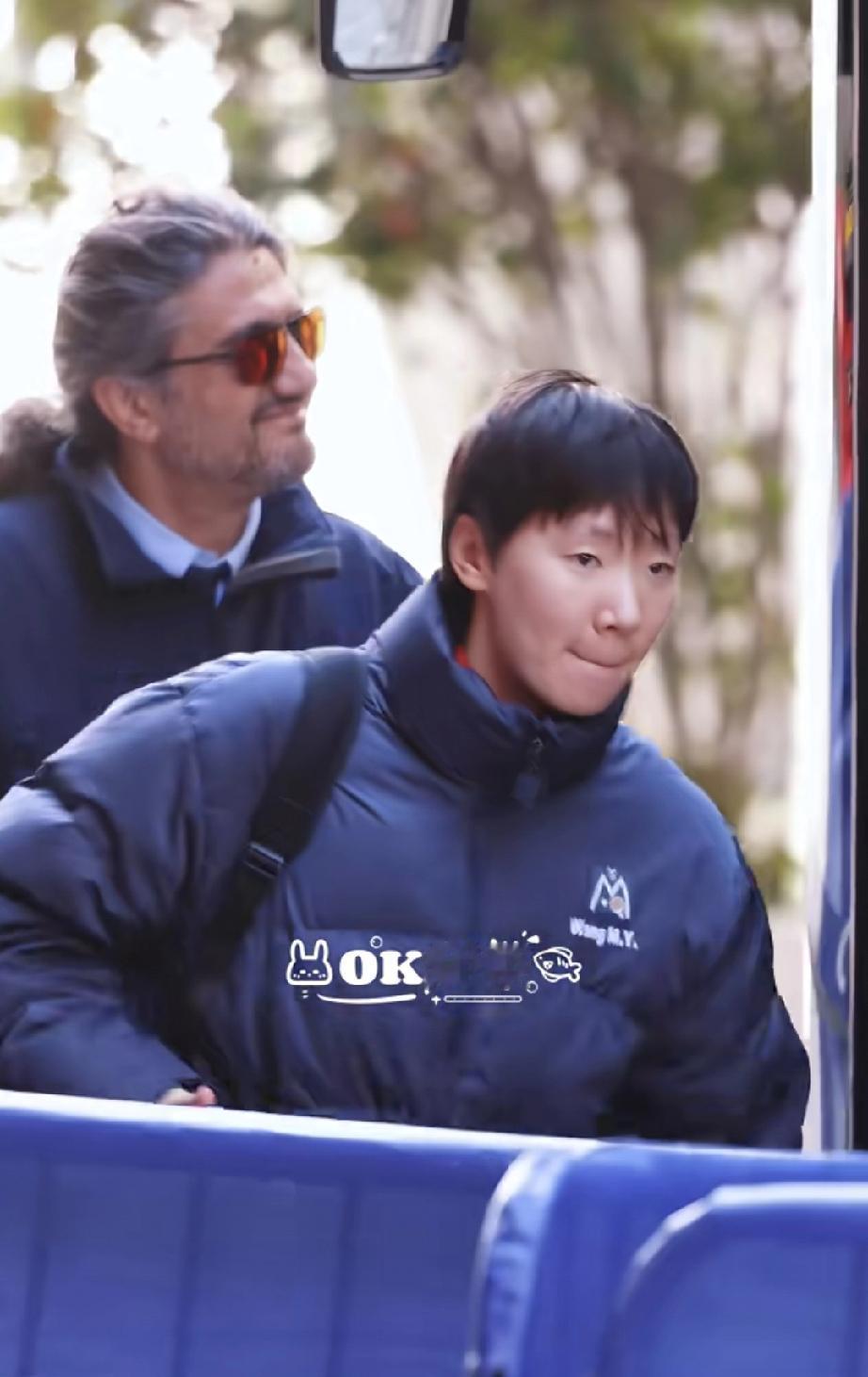 王曼昱今日伦敦团体世乒赛备战训练下训！落地伦敦后的第一堂训练课结束，曼昱和国乒团