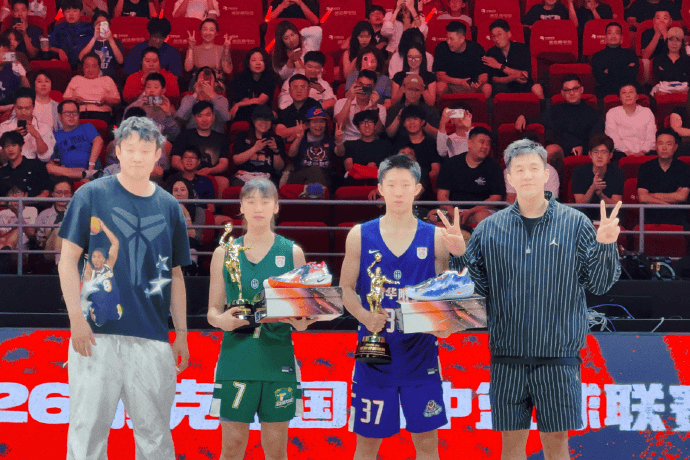 耐高总决赛：新星张宇辰加冕MVP，郭艾伦丁彦雨航任颁奖嘉宾