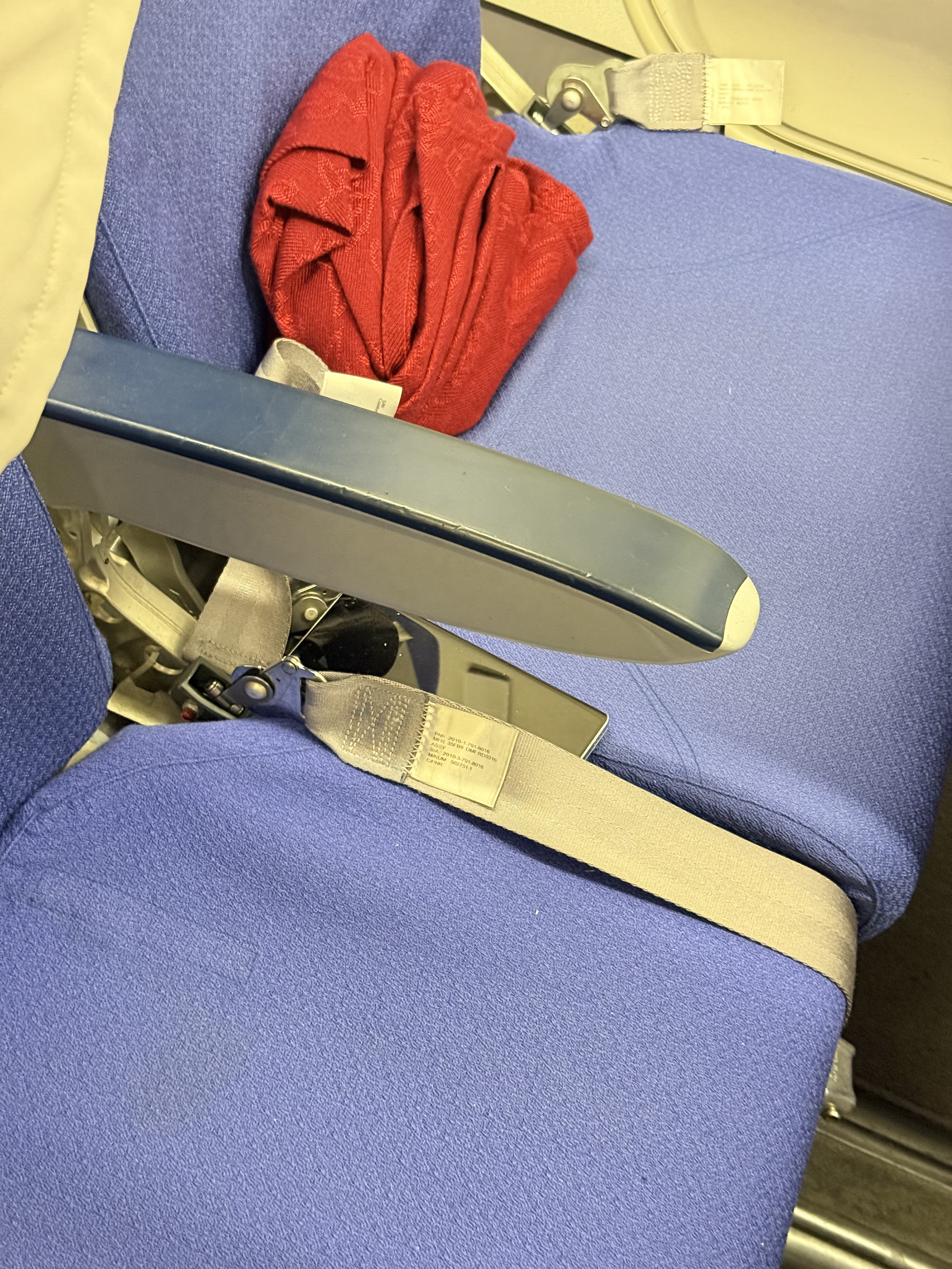 口袋里手机多也尴尬，半小时时间丢了2次！[允悲] 