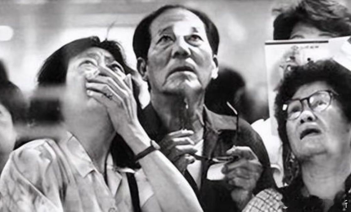 也是奇了怪了，一个门外汉看《开市》竟然看得热血沸腾，可能太真实了。说真实是因为查