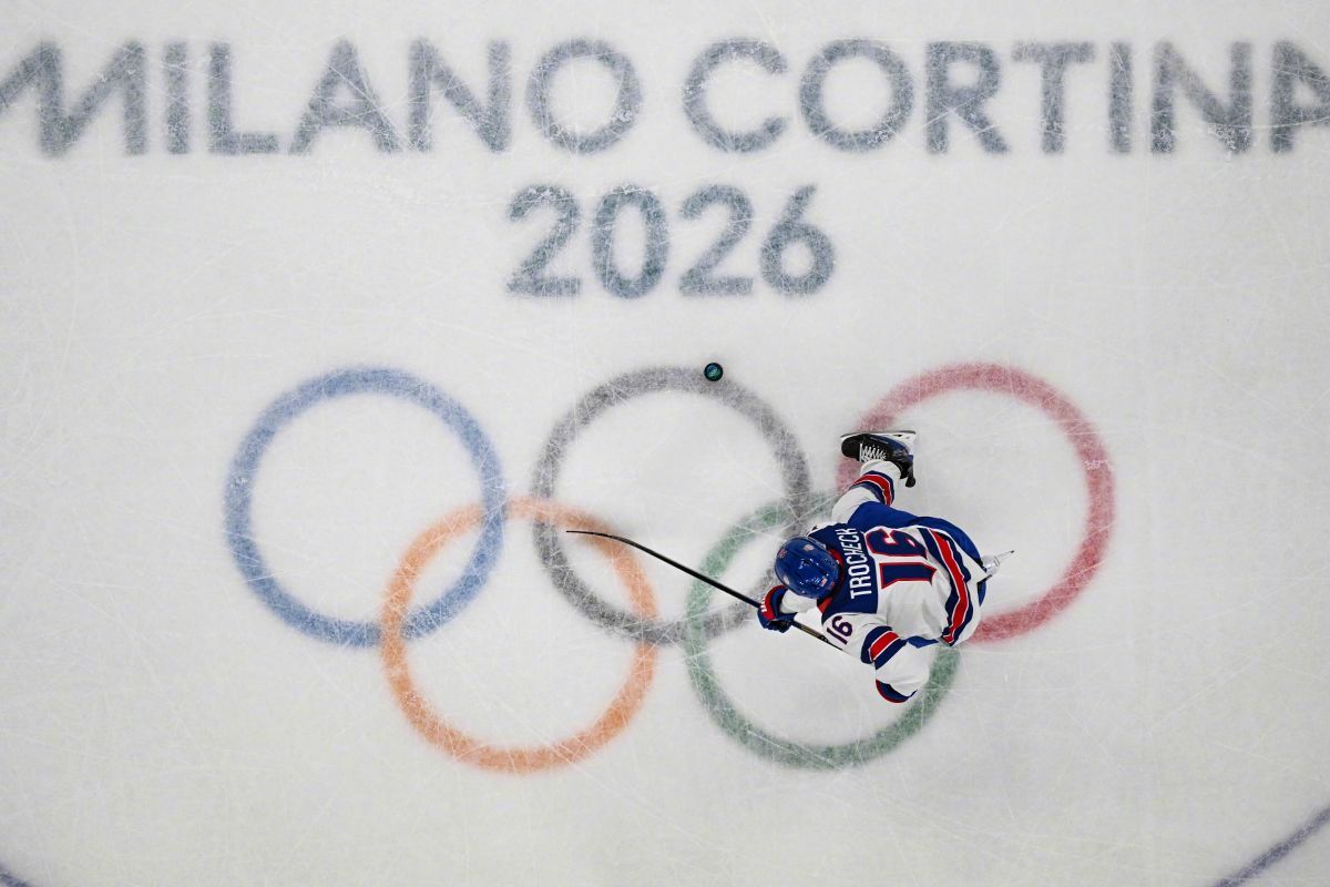 #特朗普米兰行程取消#【外媒：#特朗普不去米兰看冰球决赛#】据德新社2月21日援