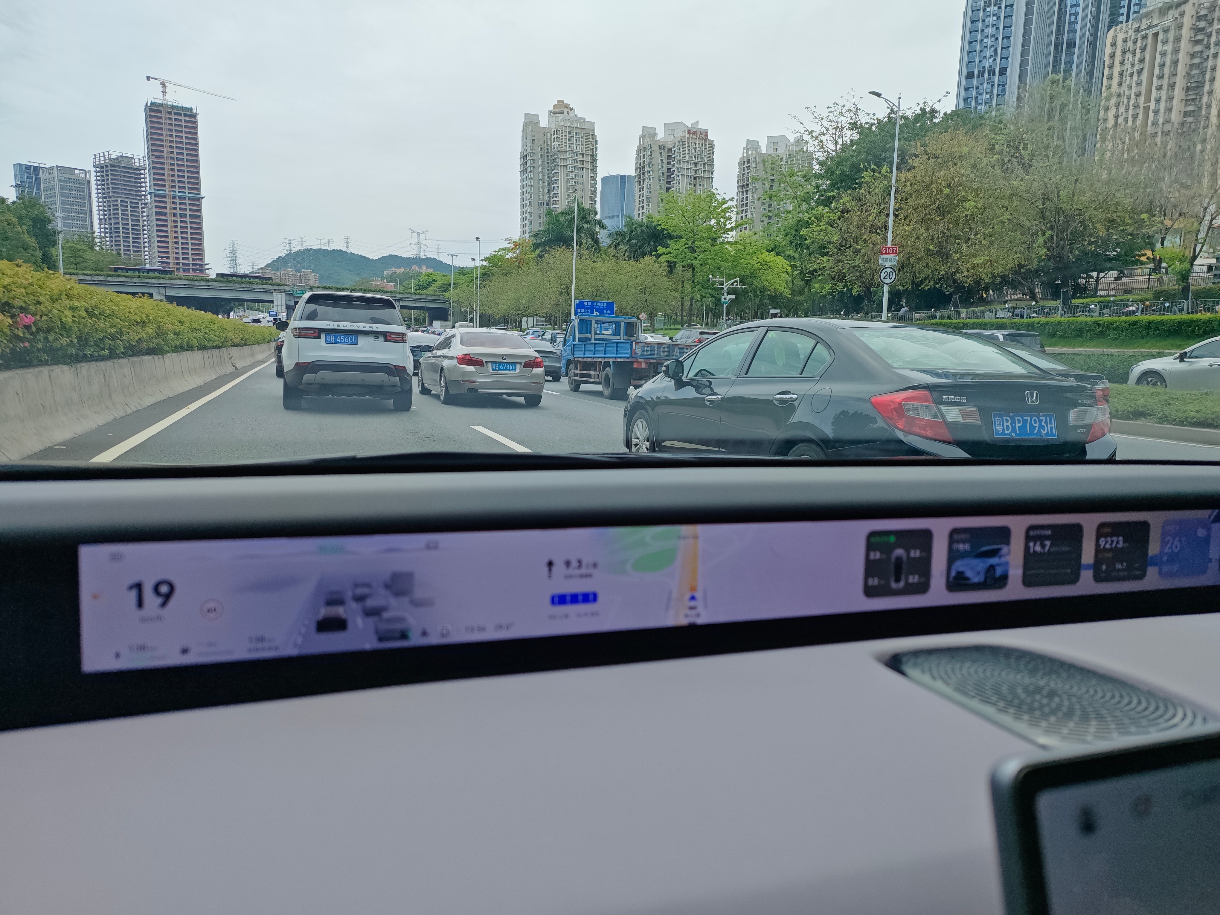 这个前档下的屏幕太好用了，所有驾驶需要的信息都很清晰阿维塔12又双叒叕上权益了新
