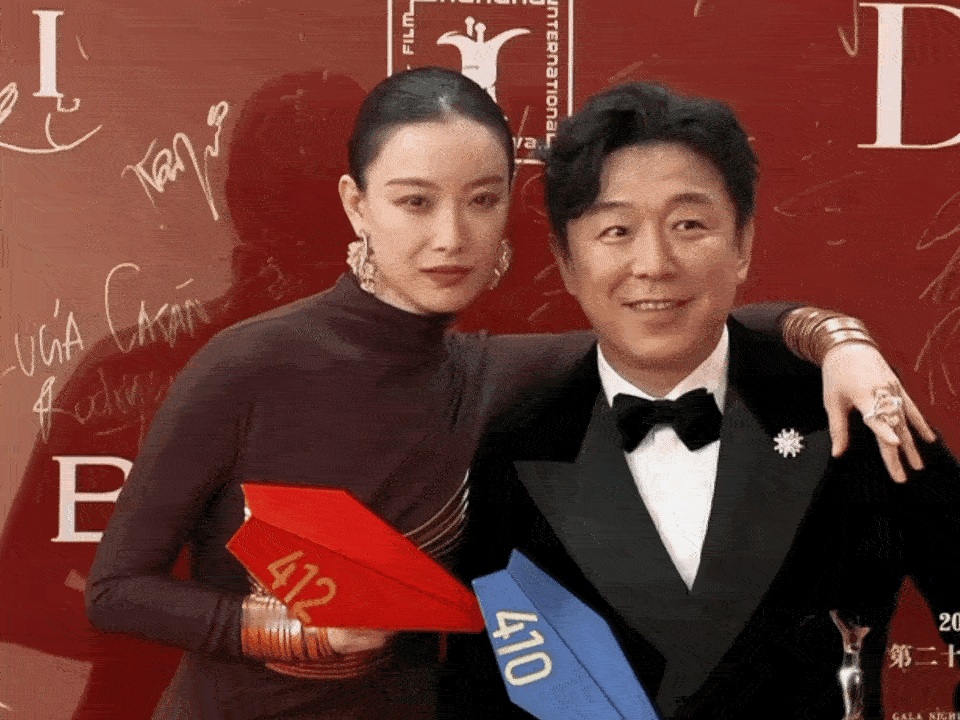倪妮黄渤同框，还以为偷偷给黄渤加了大头特效哈哈哈哈哈哈哈哈哈，而且怎么倪妮把黄渤