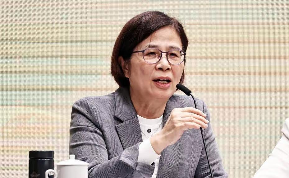 台高官霸凌下属致死还嘴硬，民代怒批，把卓荣泰架在火上烤！
        台湾政