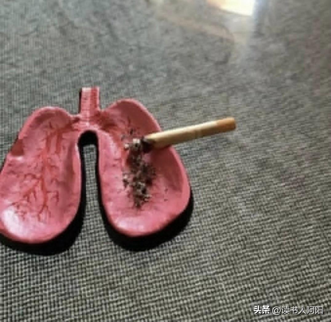 日本很火的一款戒烟烟灰缸！
据说一个男人用这种烟灰缸，一般两周就能戒掉吸烟的毛病