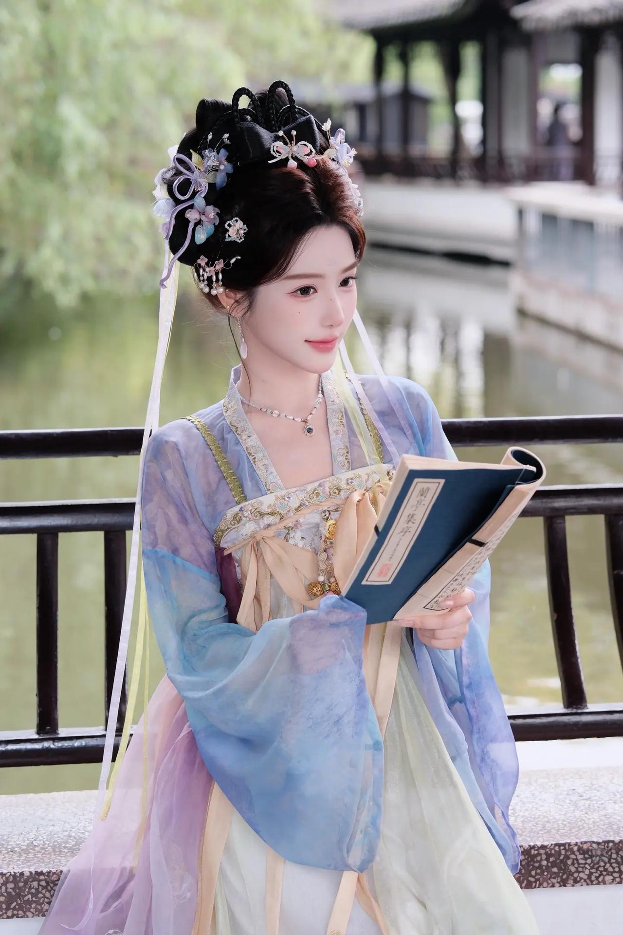 倚栏读书记。