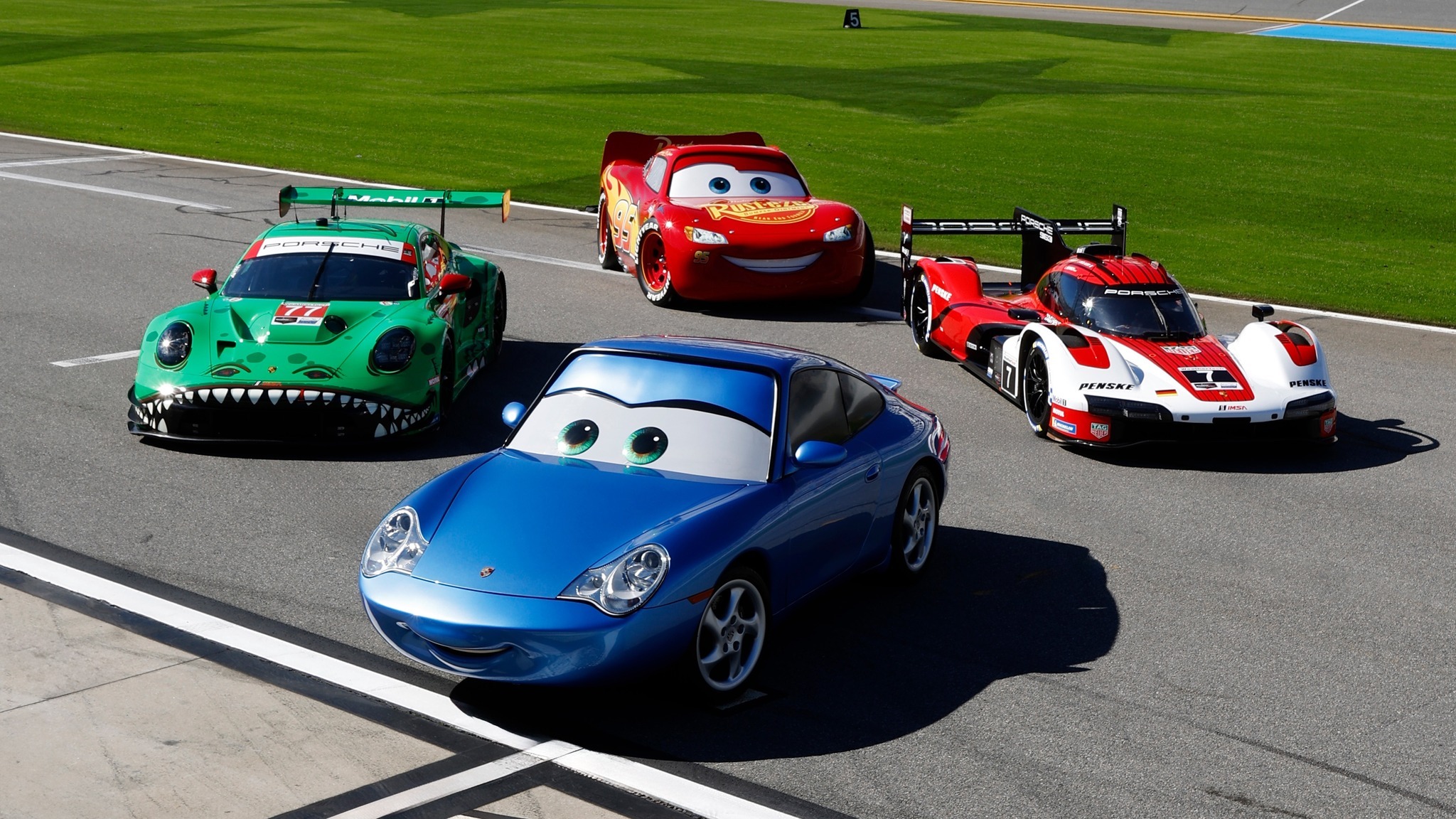 Sally Carrera 又和 Lightning McQueen 见面了… 