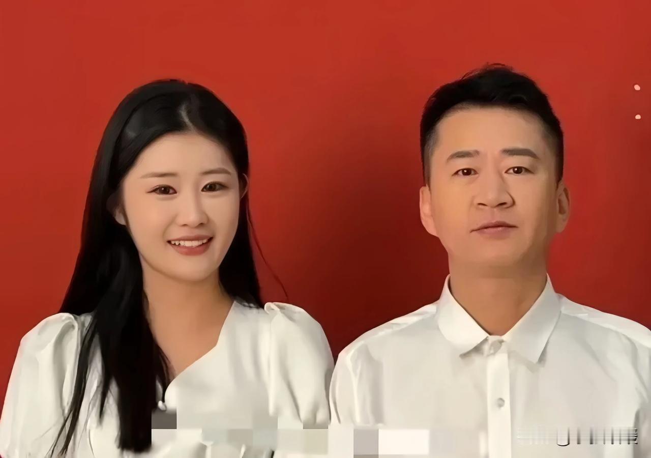 你知道吗？22岁的山东女孩小月月竟然嫁给了40岁的知名演员李嘉明，这段跨越年龄的